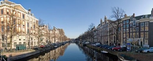 Zwemmen in de gracht van amsterdam