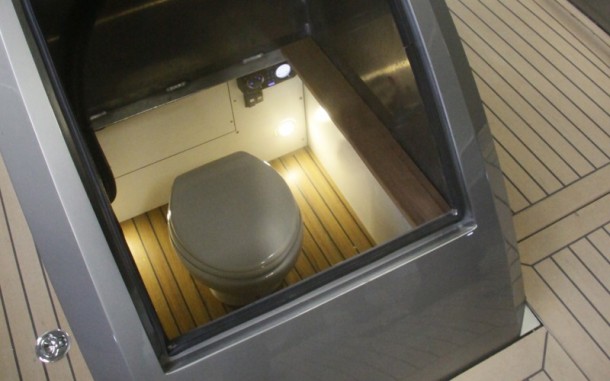 Bronson 36 Islander Toilet