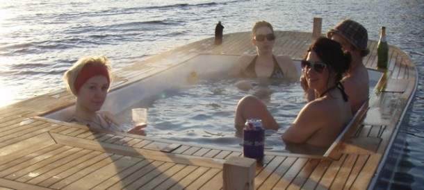 kleinste boot met jacuzzi ter wereld Hottubboats