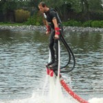 Quinten van Solt op het H2Flow flyboard in Loosdrecht