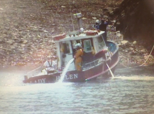 48 opvarenden gered van zinkende boot