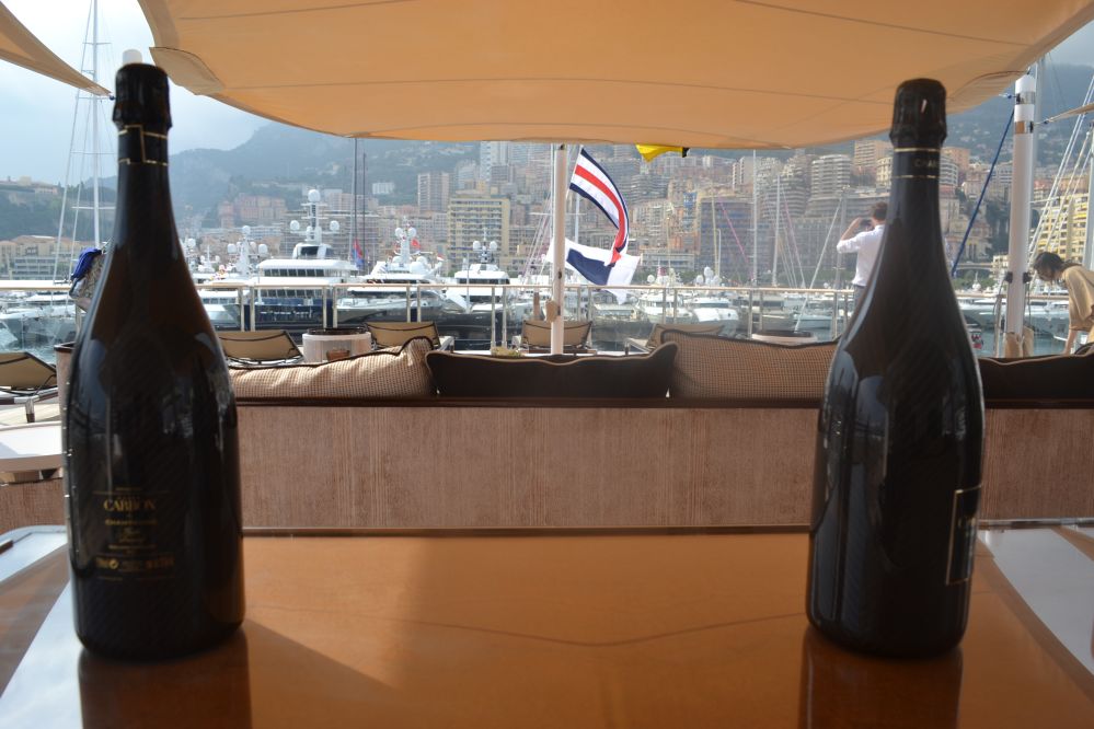 Champagne op een superjacht in Monaco