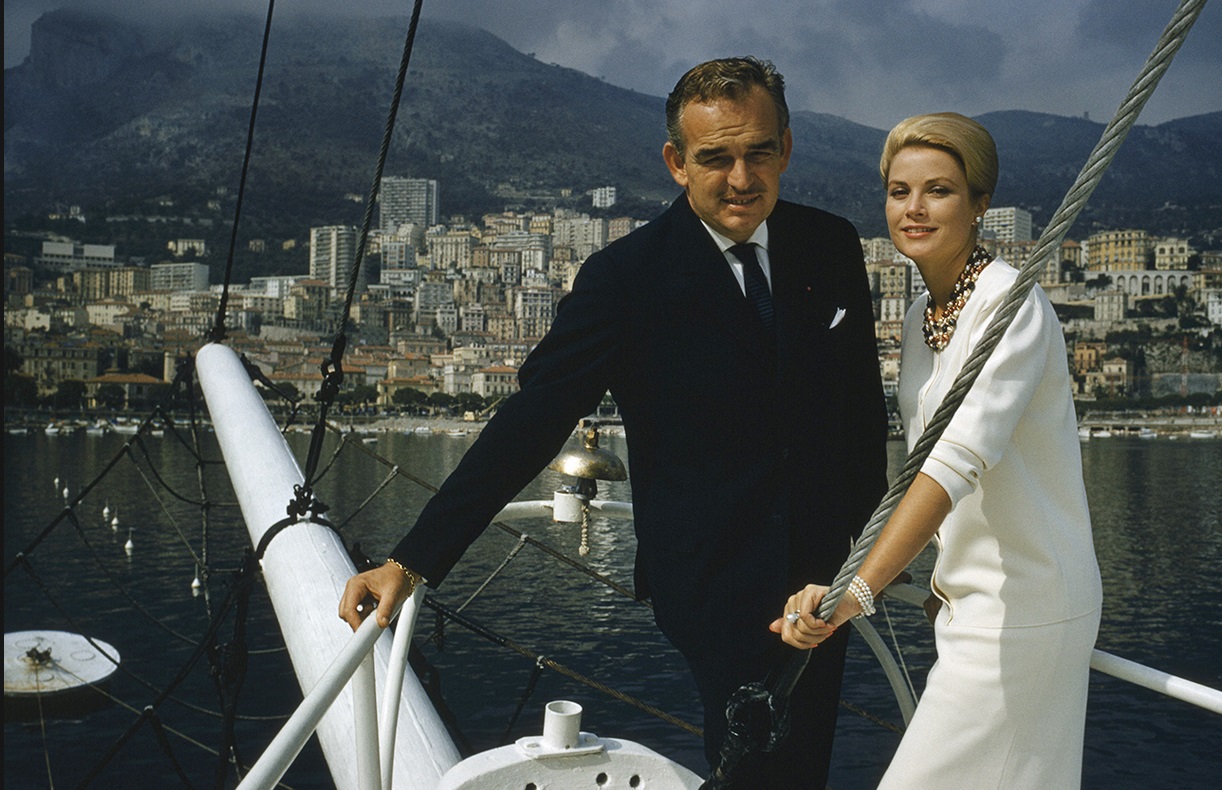 Prins Rainier en Prinses Grace van Monaco op een jachti n 1963